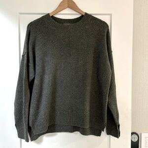 Vince Camuto size small sweater worn once